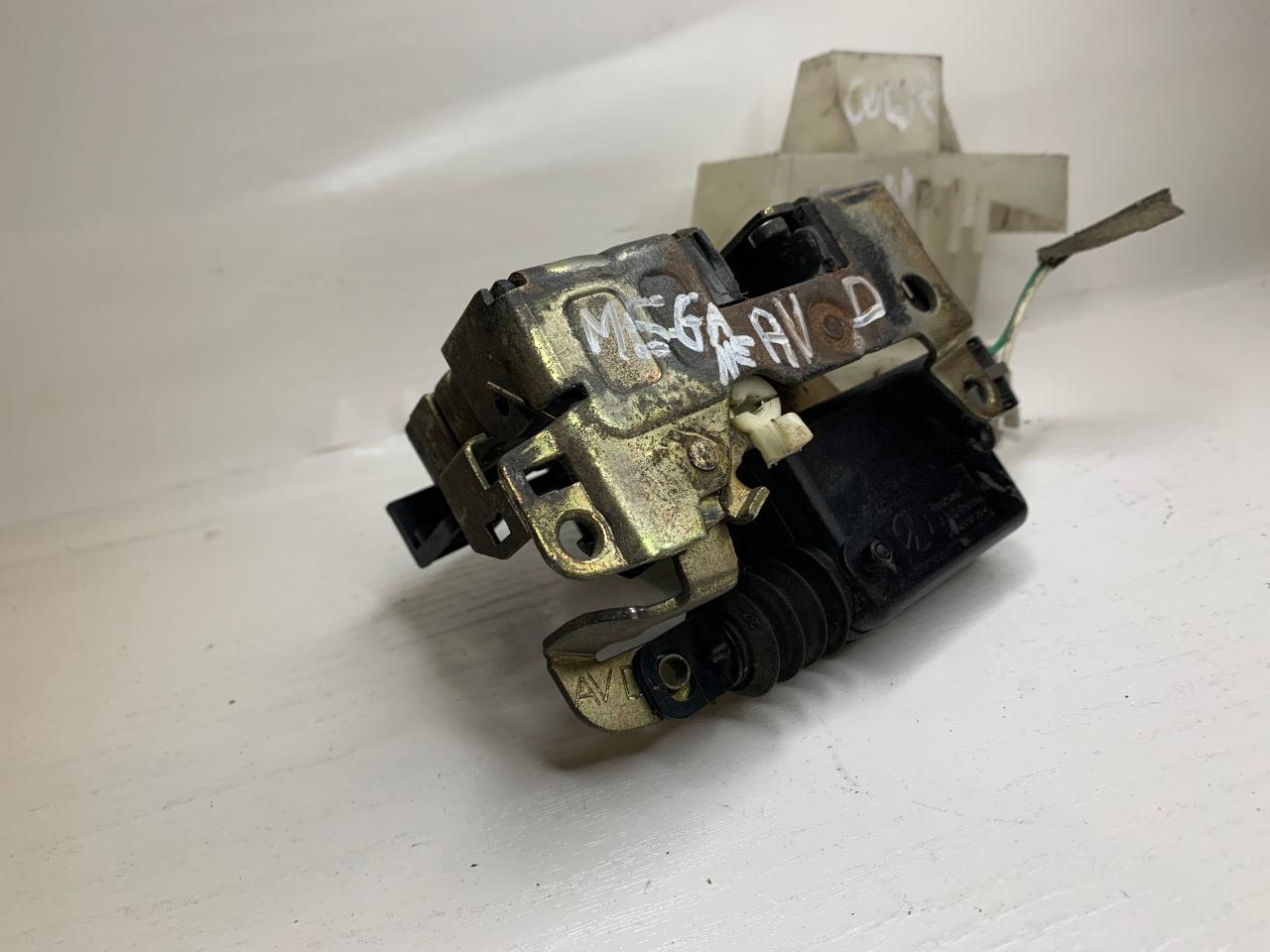 Serrure porte AV D - RENAULT MEGANE 1 LesAnciennes.com