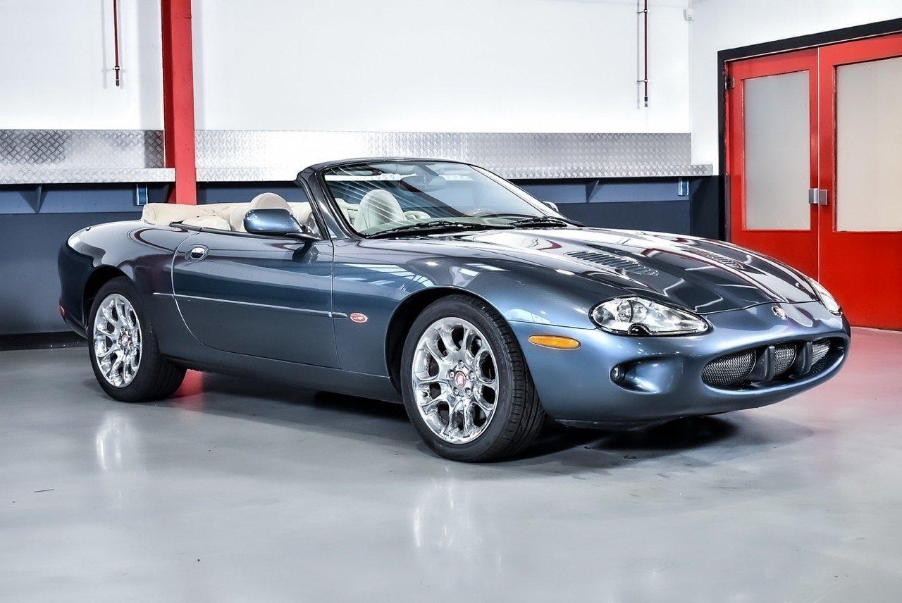 2000 Jaguar XKR Convertible 4.0L V8 LesAnciennes.com