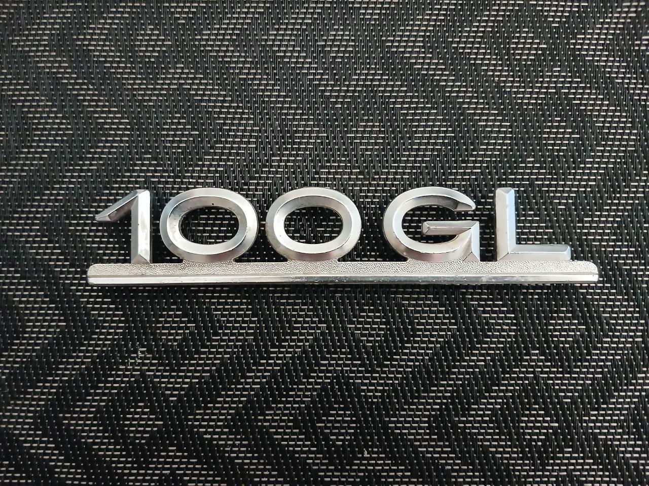 Monogramme AUDI 100 GL type C1 LesAnciennes.com