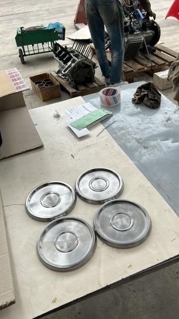 Enjoliveurs de roue Ferrari Dino 208 GT4/308 GT4 LesAnciennes.com