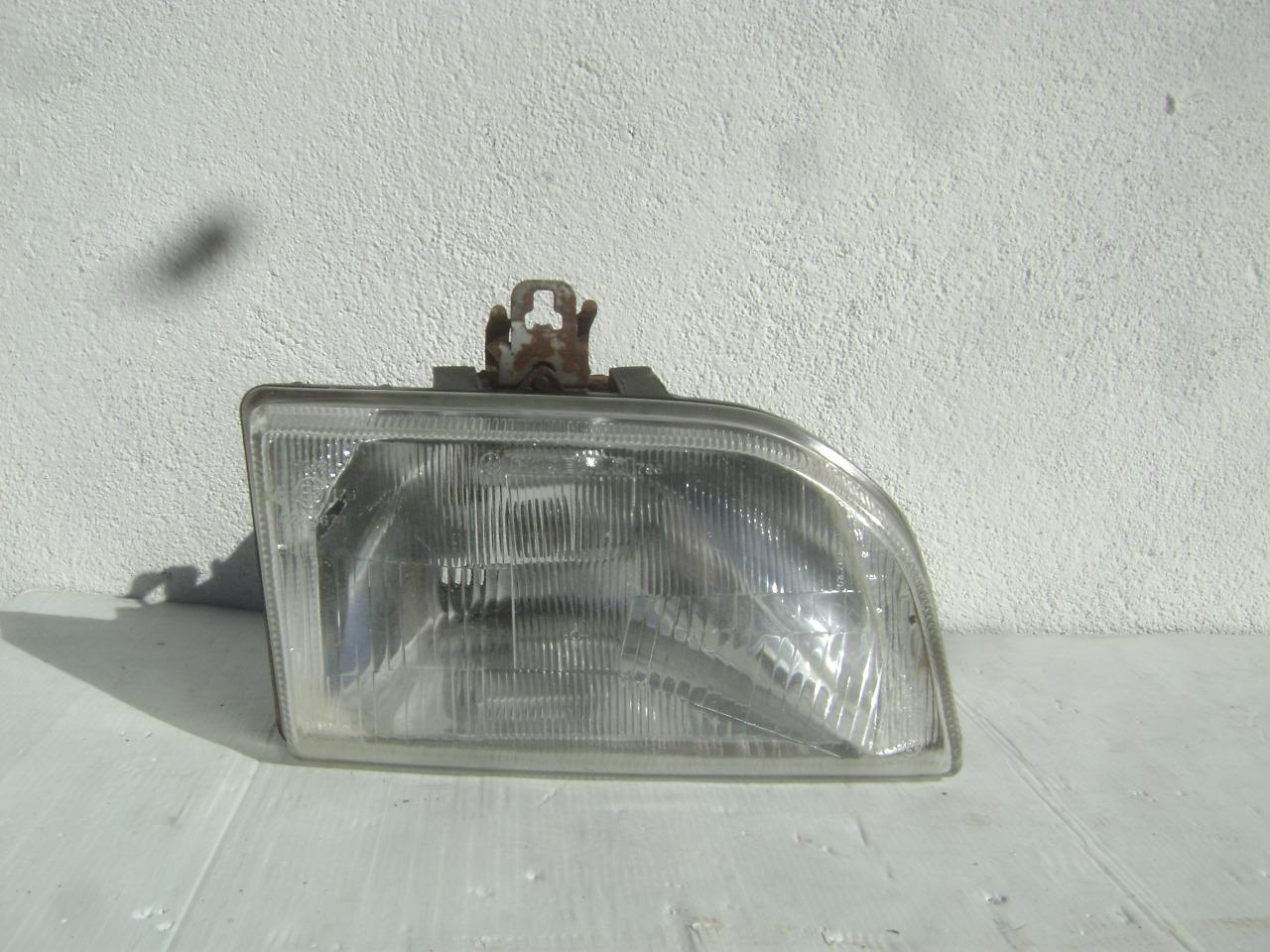 Phare FORD Fiesta 3 LesAnciennes.com