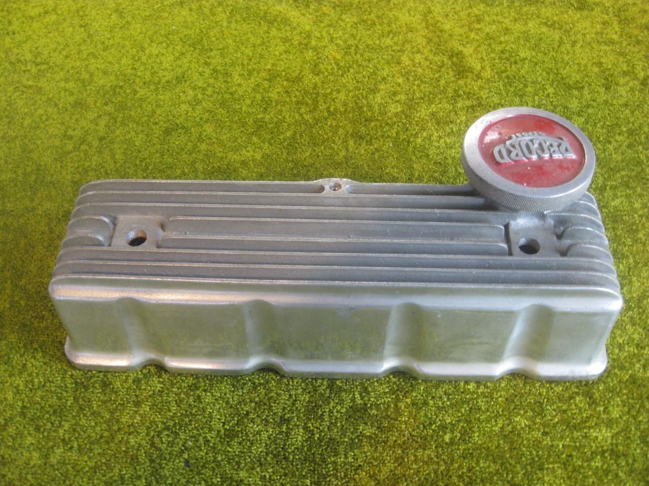 Cache culbuteurs Record LesAnciennes.com