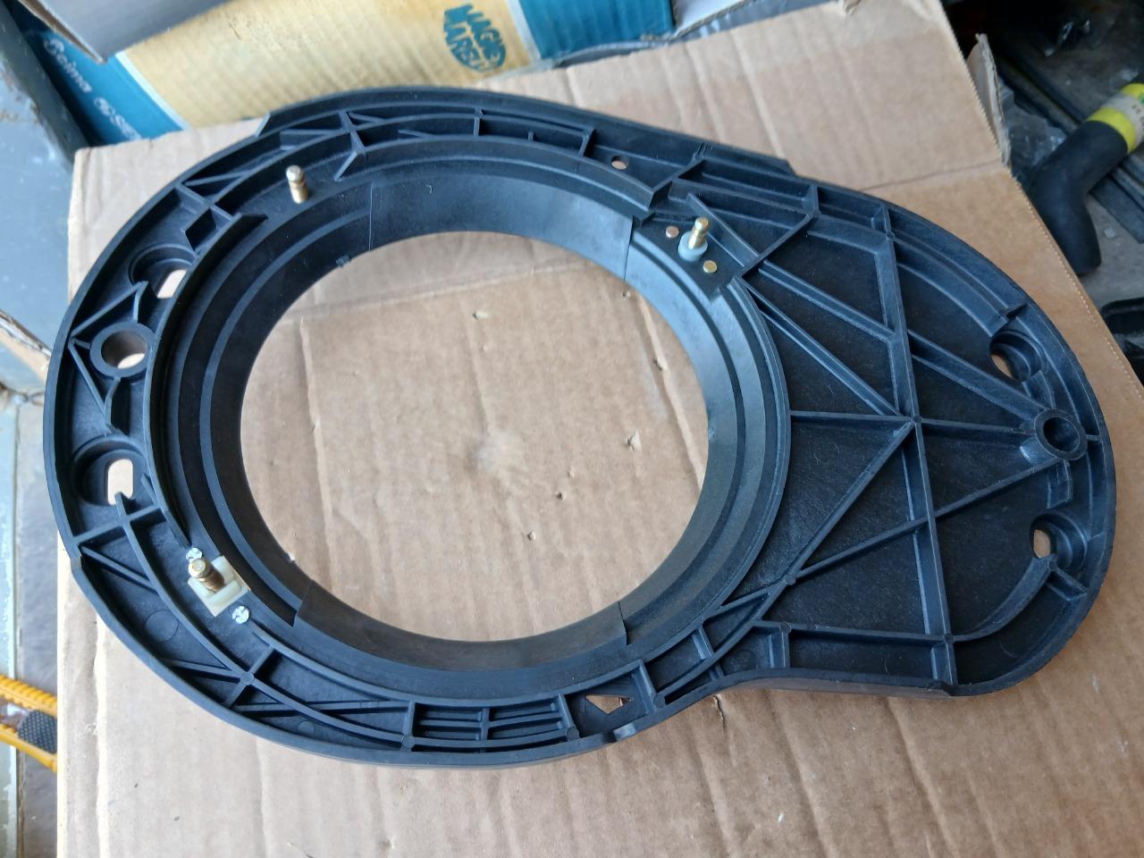 Support de phare PEUGEOT 504 Pickup LesAnciennes.com