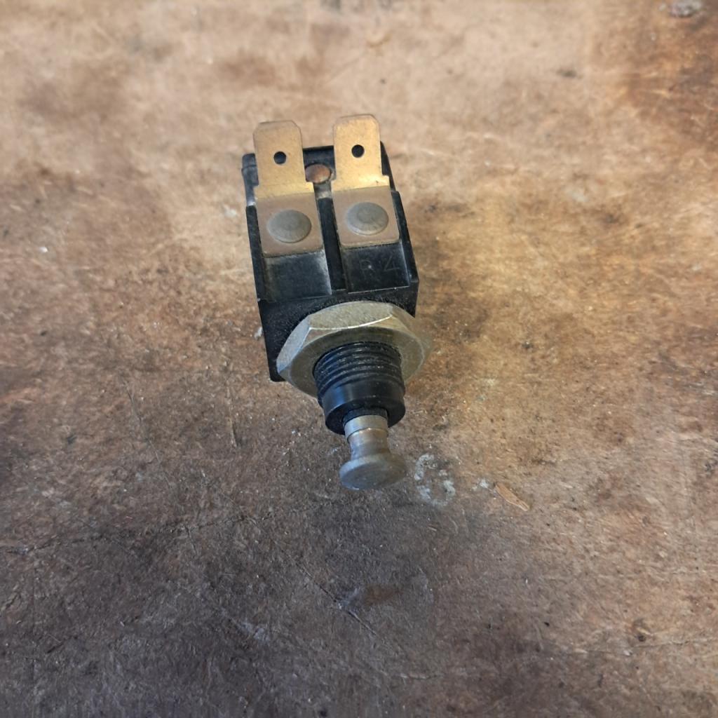 Contacteur stop a cosses plate CITROEN 2cv dyane LesAnciennes.com