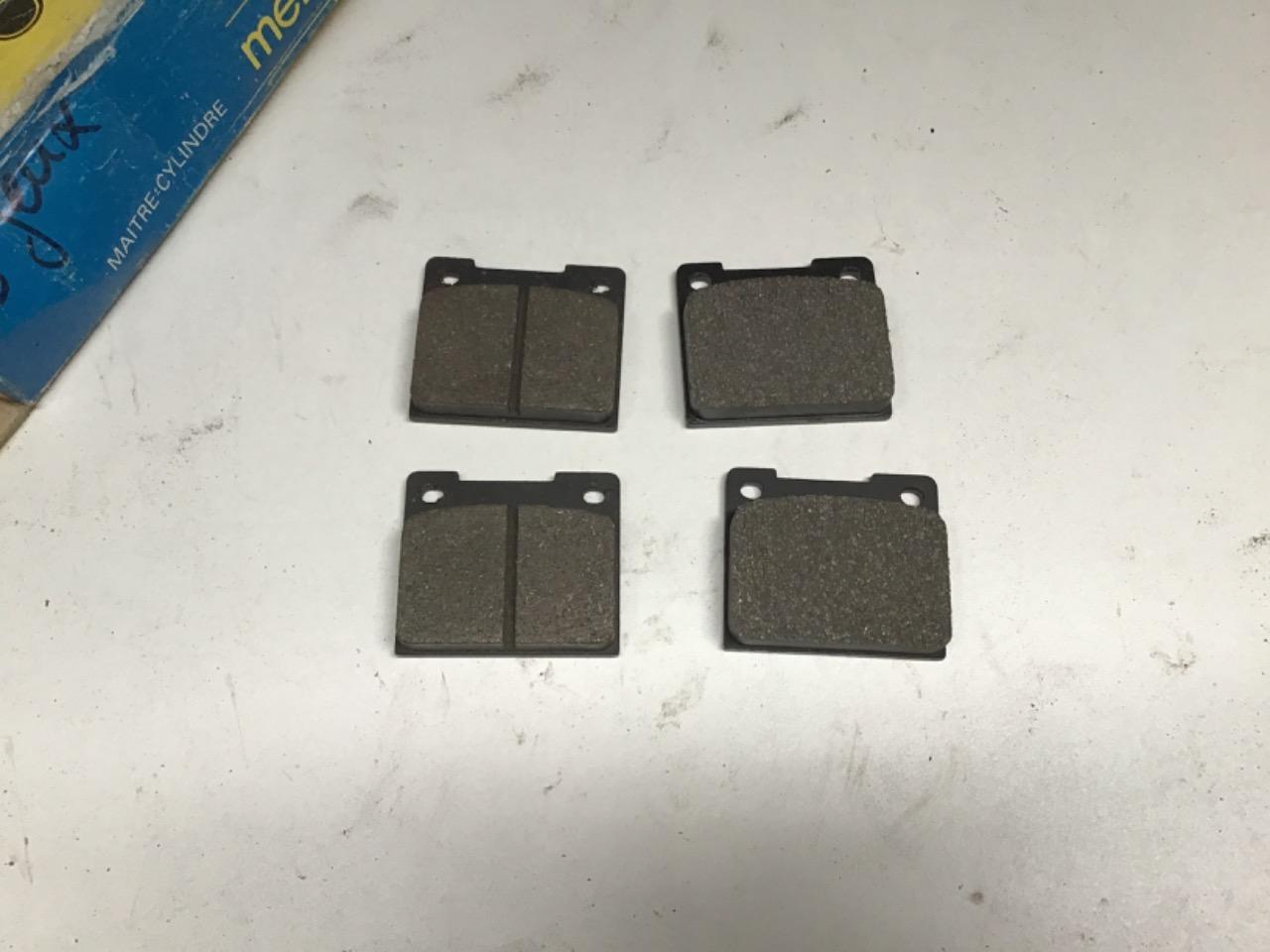 PLAQUETTES DE FREINS PEUGEOT 204 FORD TRIUMPH LesAnciennes.com