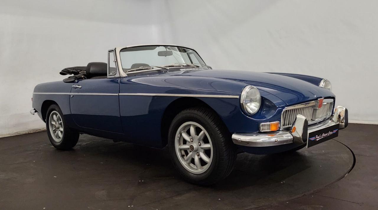 MG MGB Roadster - 1970 LesAnciennes.com