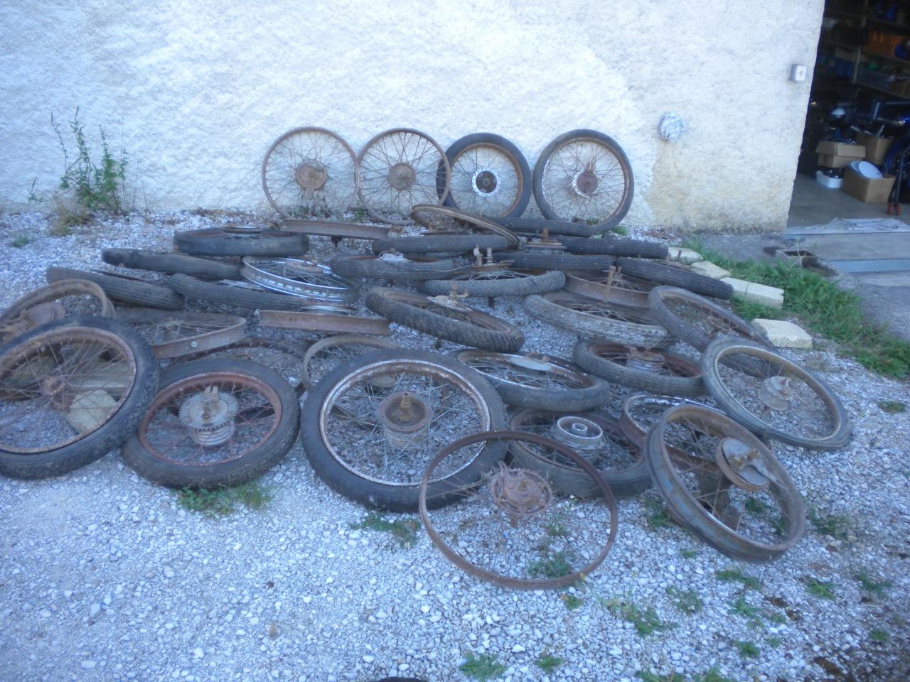 Pièces LOT 38 ROUES scooter moto ancienne LesAnciennes.com