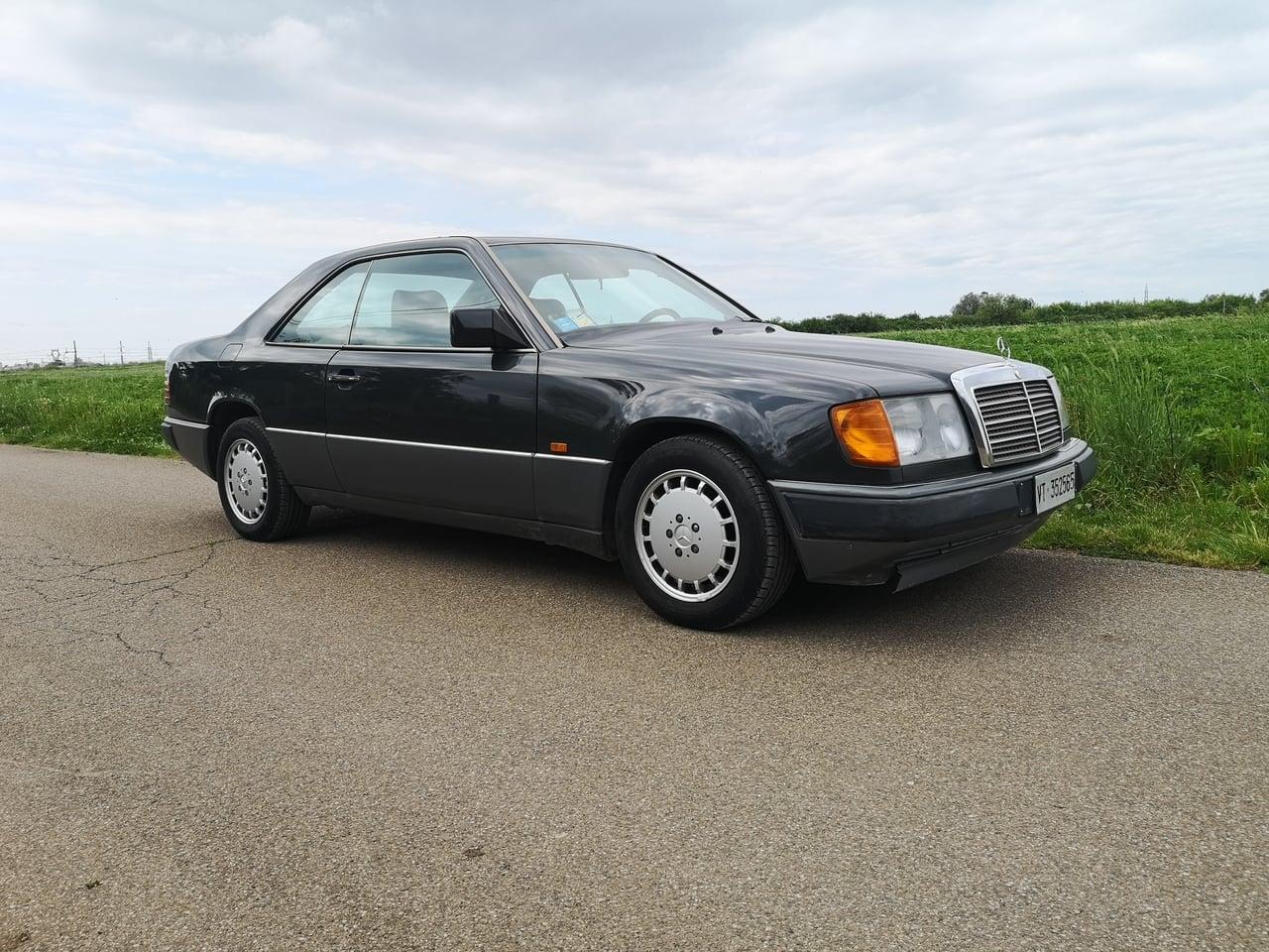 1991 Mercedes-Benz CE200 C124 LesAnciennes.com
