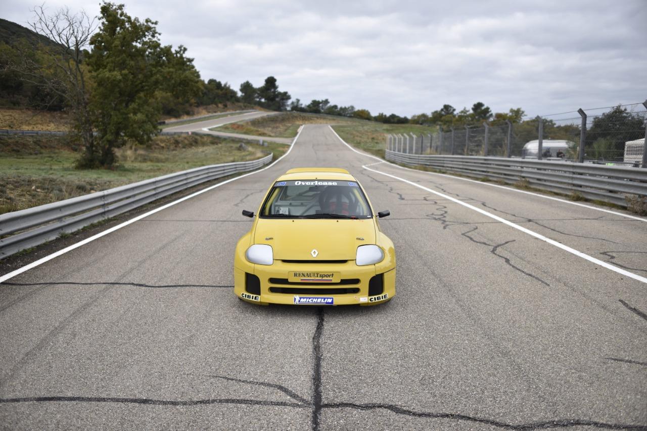 RENAULT Clio V6 Trophy - 1999 LesAnciennes.com