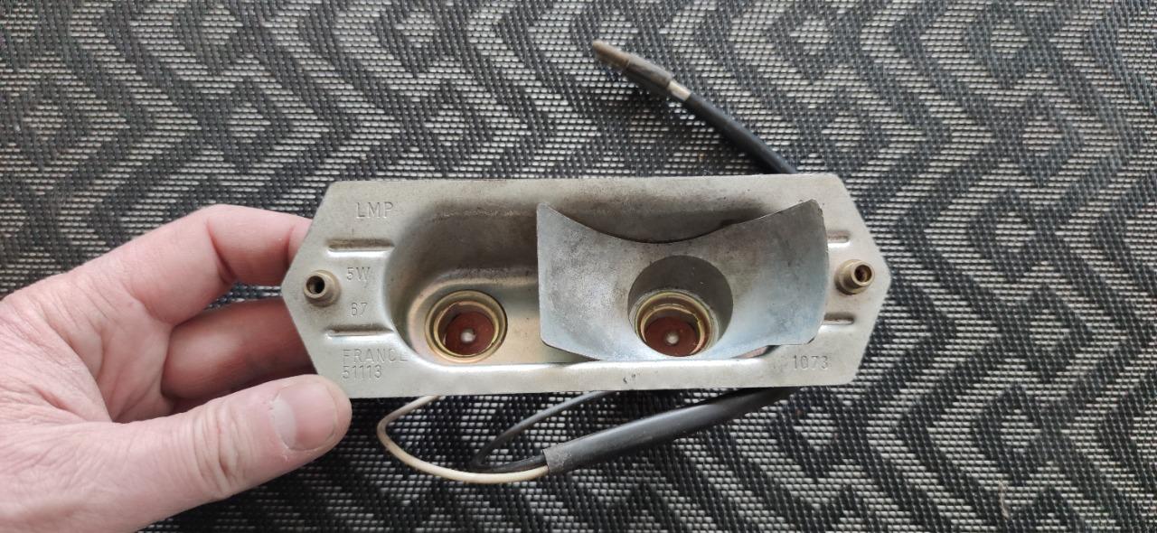 Socle de clignotant RENAULT 15 (R15) 17 série 1 LesAnciennes.com