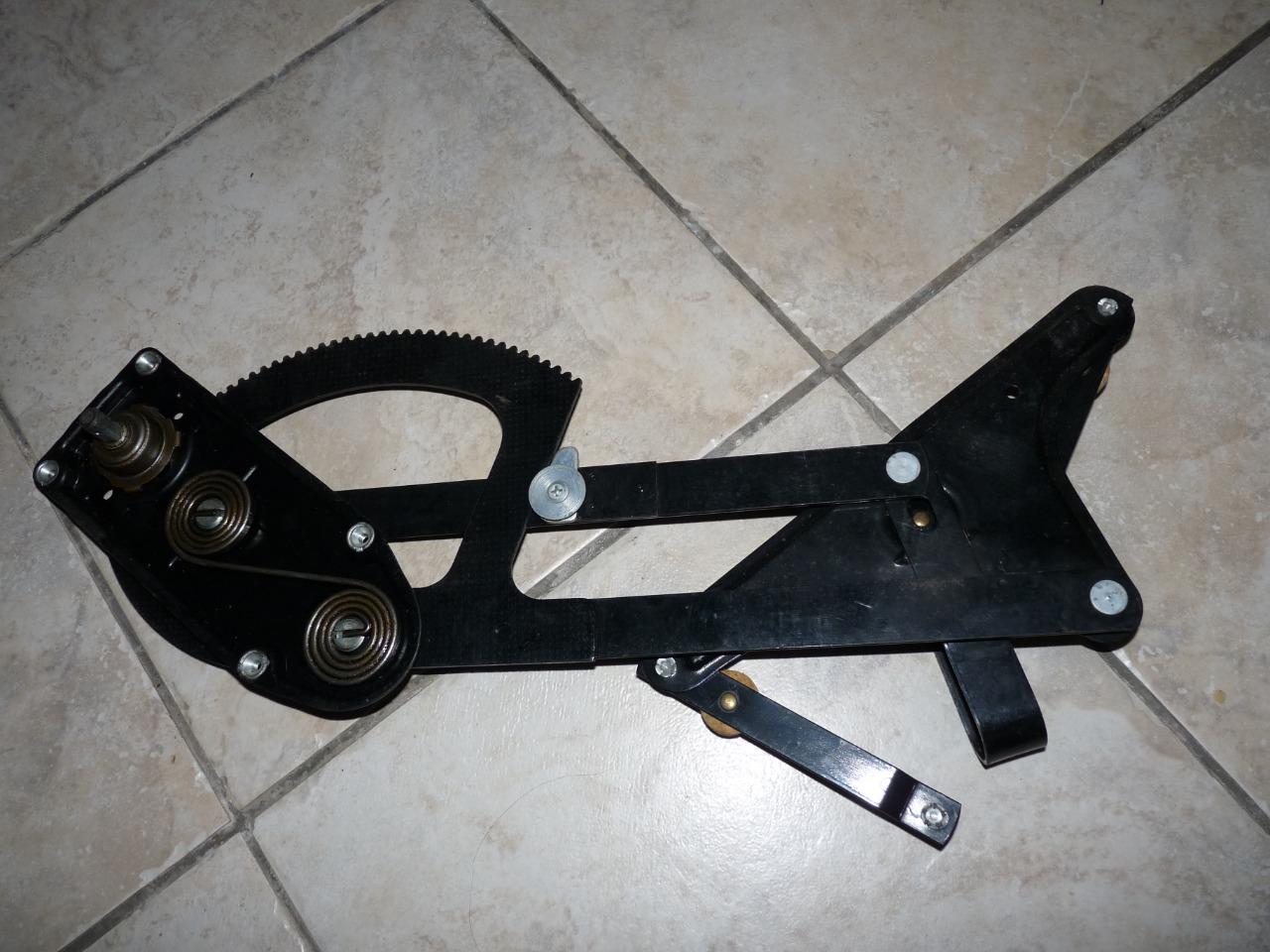 Lève vitre AVD ou ARD CITROEN DS LesAnciennes.com