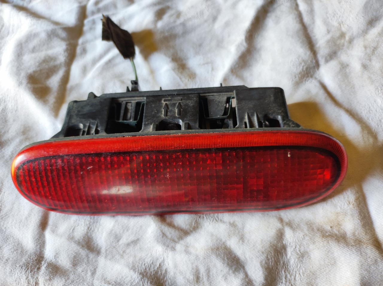 Feu stop RENAULT Clio LesAnciennes.com