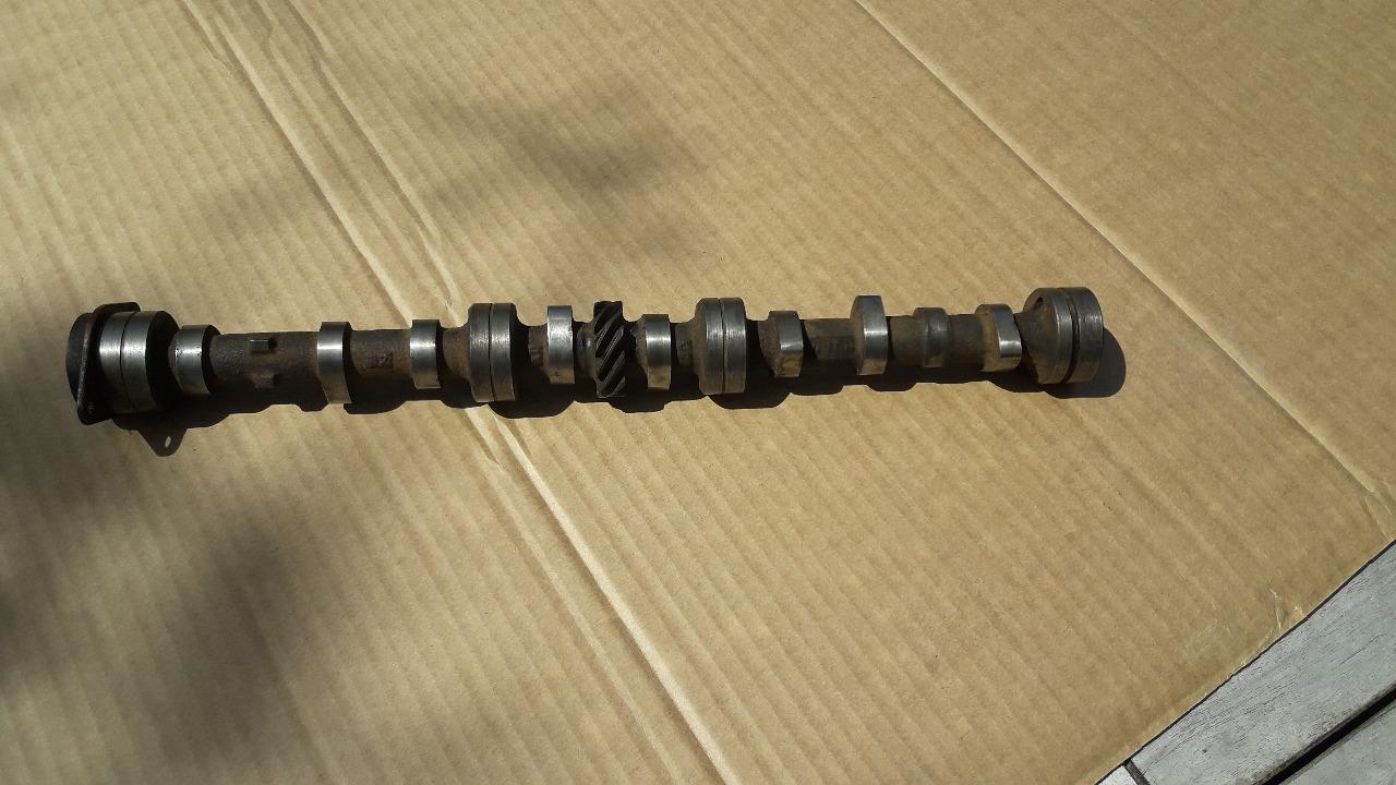 Arbre à cames RENAULT 8 (R8) LesAnciennes.com