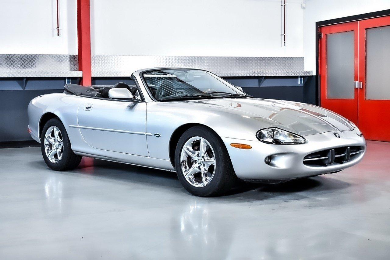 1999 Jaguar XK8 Convertible 4,0L V8 LesAnciennes.com