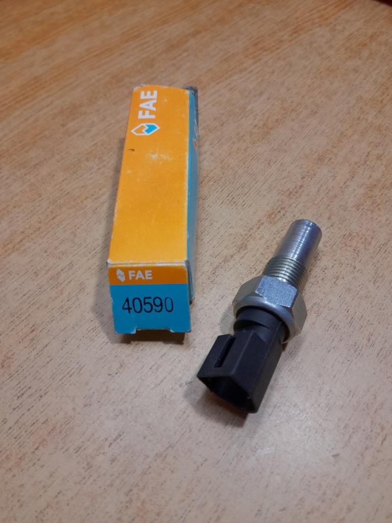 Contacteur feux de recul Ford Fiesta MK3 Escort LesAnciennes.com