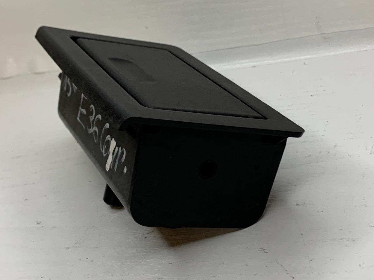 Cendrier arriéré BMW E 36 LesAnciennes.com