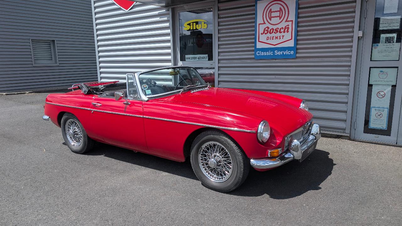 MG MGB Cabriolet - 1965 LesAnciennes.com
