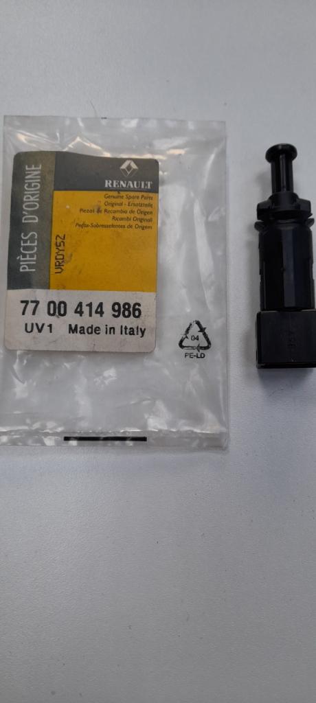 Contacteur de stops Twingo 1 et divers LesAnciennes.com