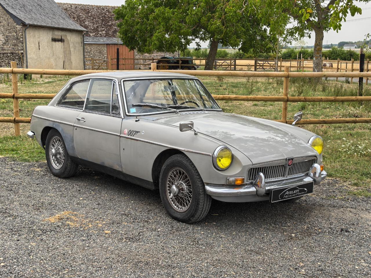 MG MGB GT MK1 - 1967 LesAnciennes.com