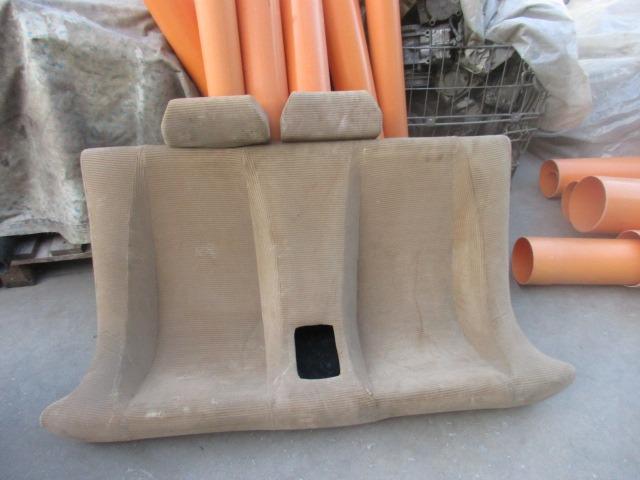 Banquette arrière Ferrari Dino 208 GT4 et 308 GT4 LesAnciennes.com