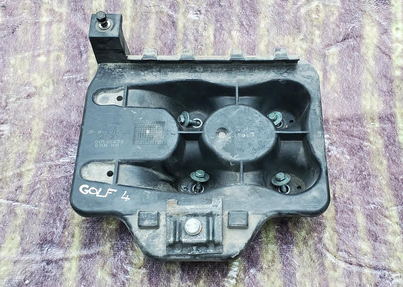 Bac à batterie pour GOLF 4 IV LesAnciennes.com