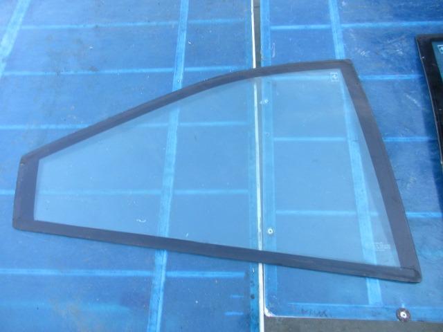 Vitre arrière droit Ferrari Mondial LesAnciennes.com