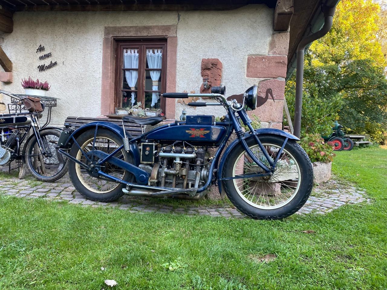 HENDERSON DeLuxe - 1922 LesAnciennes.com