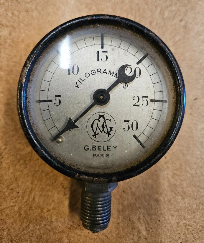Manomètre ancien LesAnciennes.com