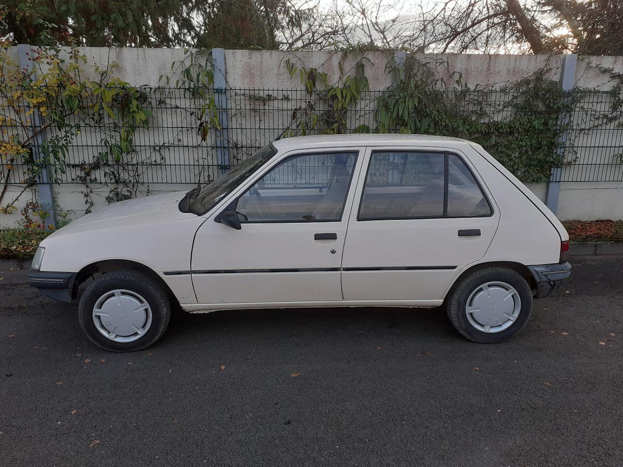 PEUGEOT 205 GR - 1992 LesAnciennes.com