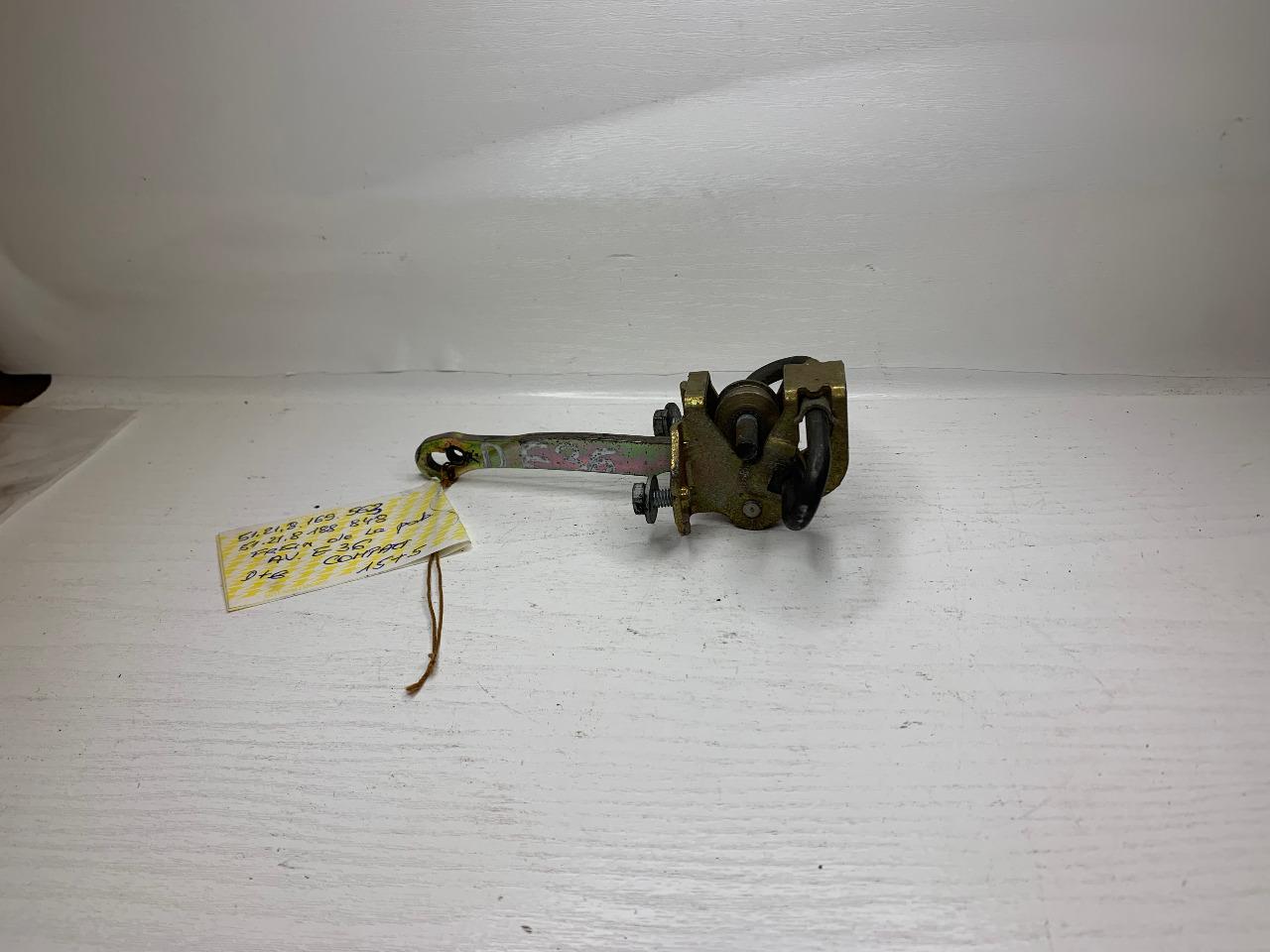 Freins de la porte BMW E 36 COMPACT LesAnciennes.com