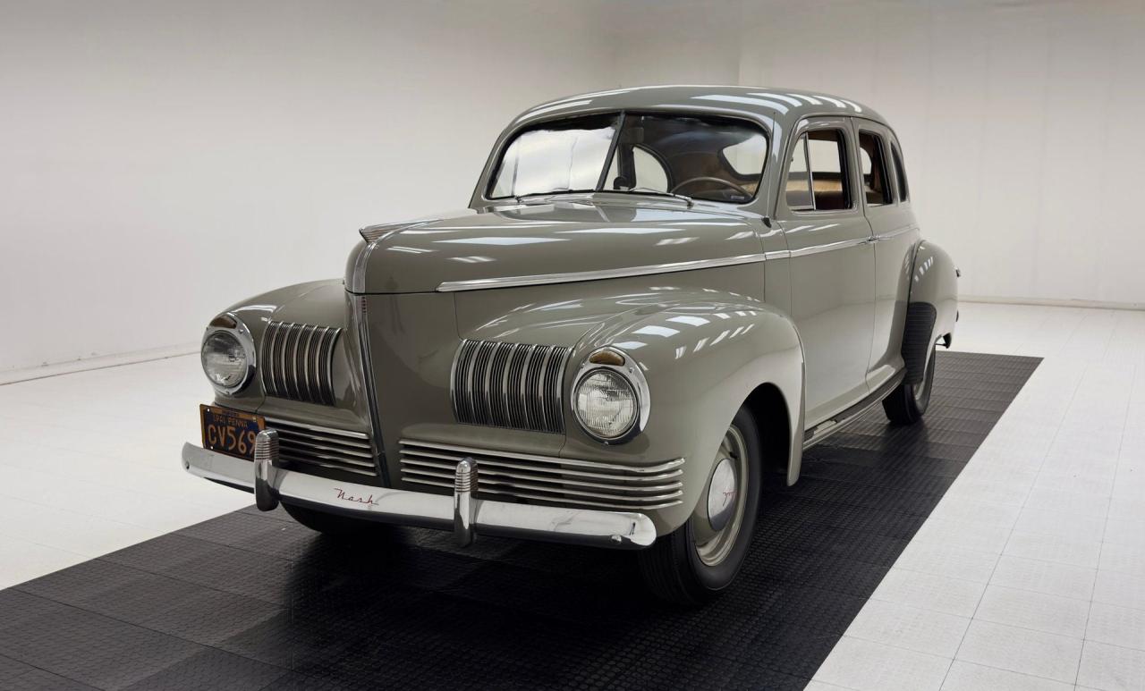 1941 Nash Ambassador 600 LesAnciennes.com