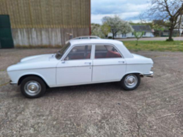 PEUGEOT 204 - 1973 LesAnciennes.com