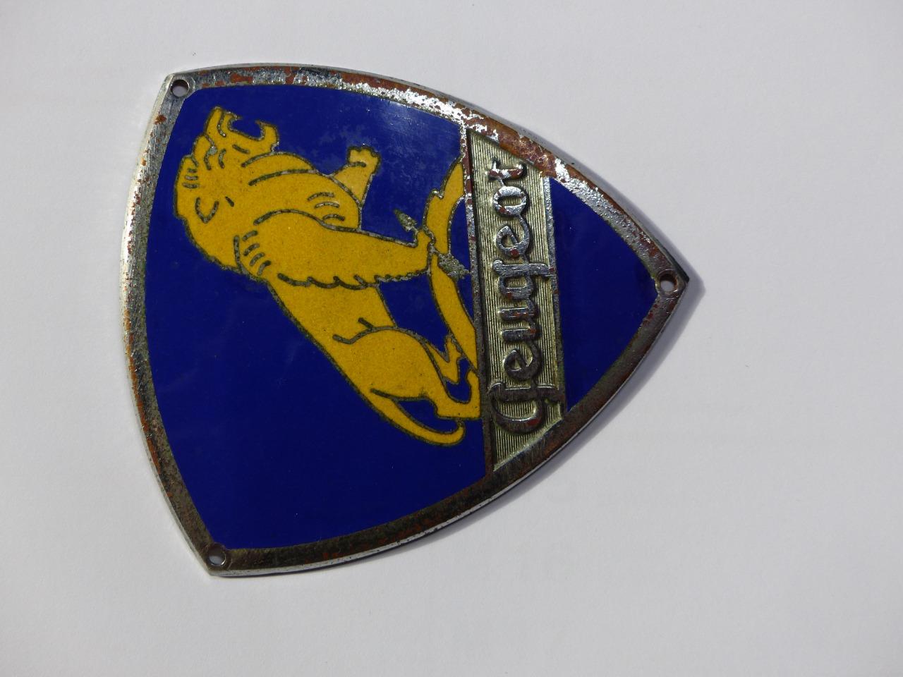 Ecusson PEUGEOT 302 LesAnciennes.com