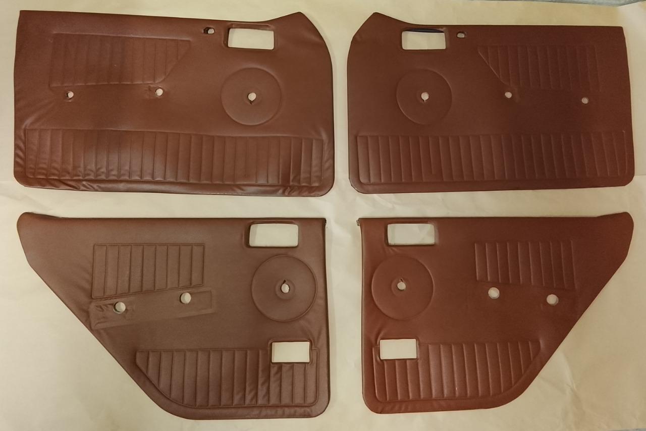 Lot garnitures de portes Renault 12 LesAnciennes.com