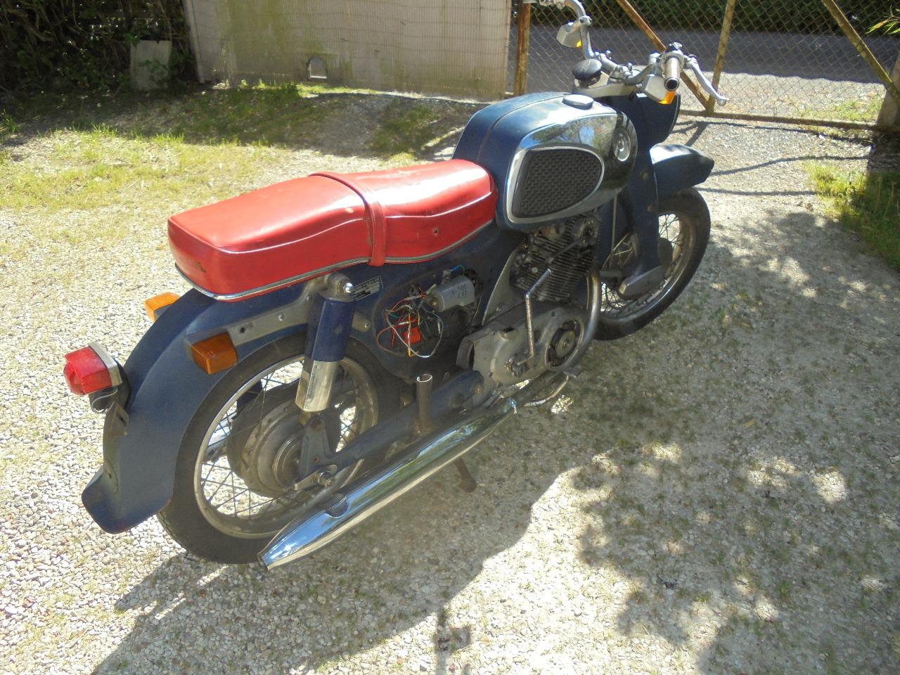 HONDA C72 - 1963 LesAnciennes.com