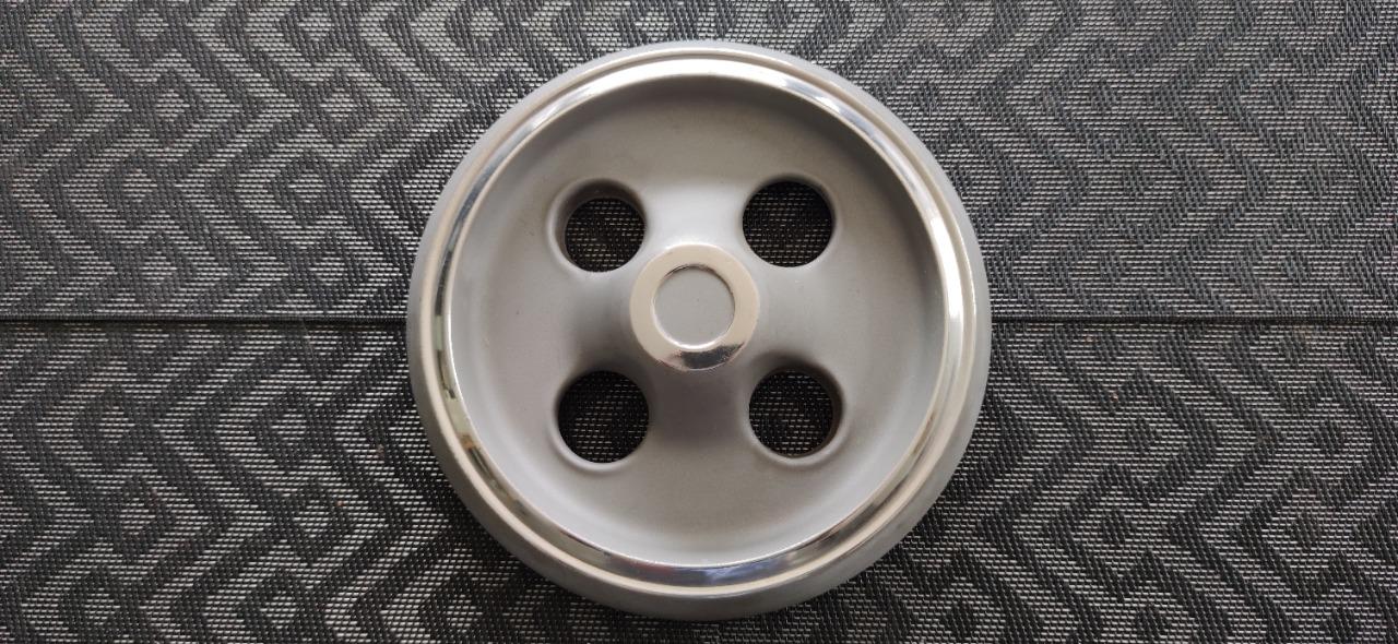 Enjoliveur gris SIMCA 1200S LesAnciennes.com