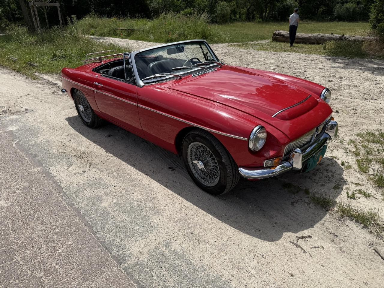 MG MGC roadster - 1969 LesAnciennes.com
