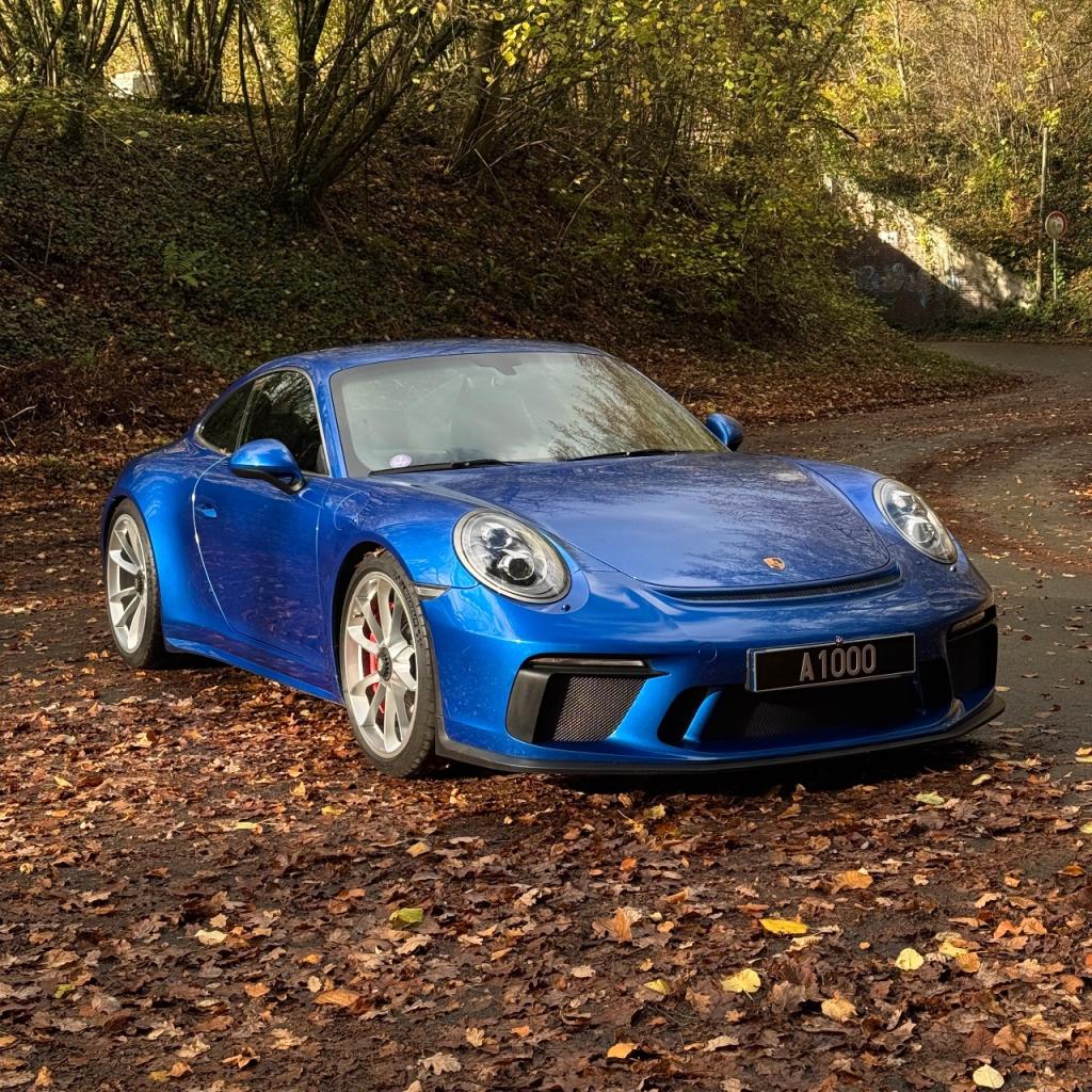 PORSCHE 911 GT3 Touring 991.2 LesAnciennes.com