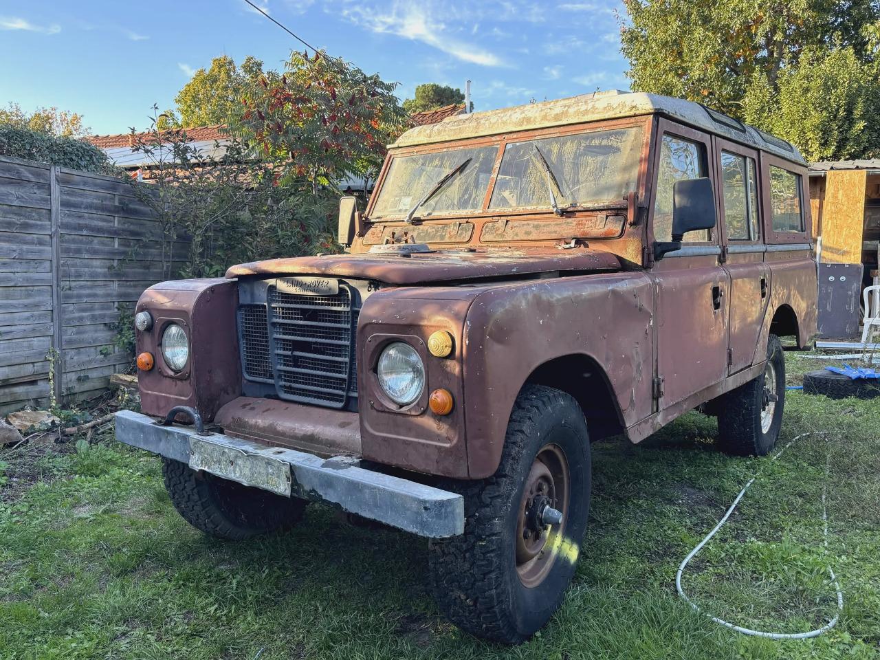 LAND ROVER 109 Santana Série III - 1982 LesAnciennes.com