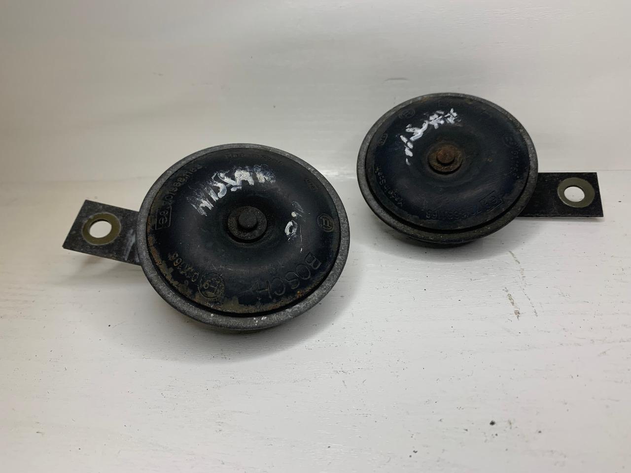 2 KLAXON NISSAN PRIMERA BOSCH 70/388.1163 LesAnciennes.com