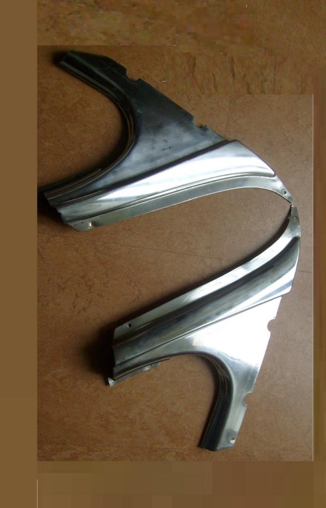 Deux enjoliveurs de custode LesAnciennes.com