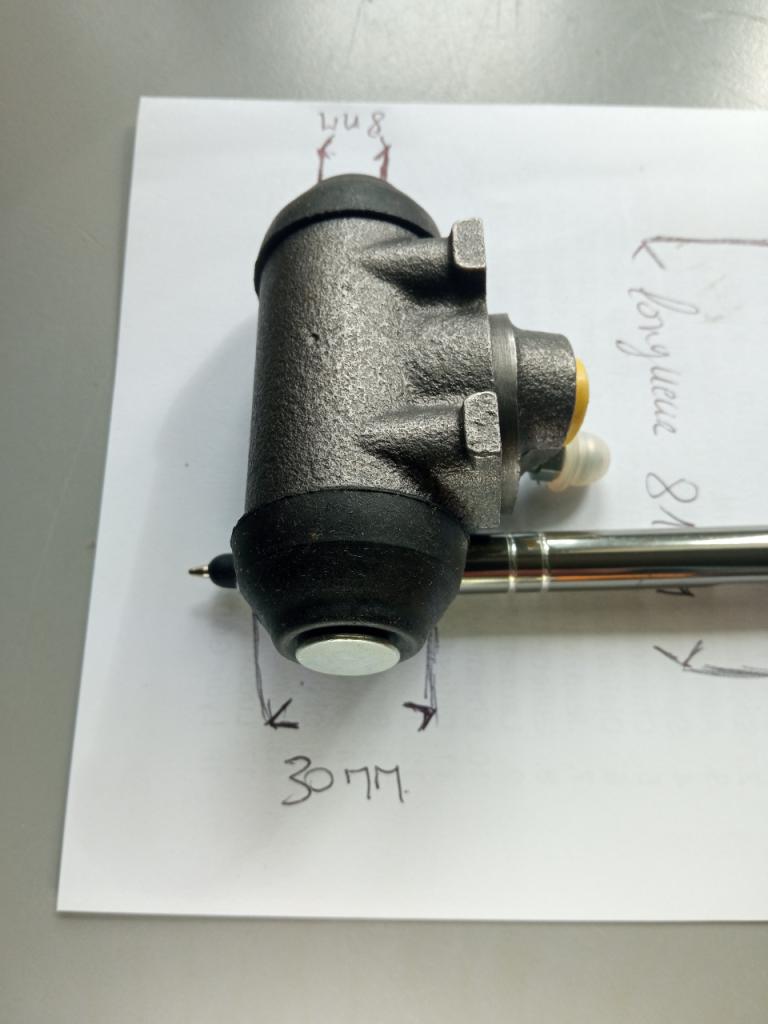 Cylindres de frein RENAULT 4L (R4L) LesAnciennes.com