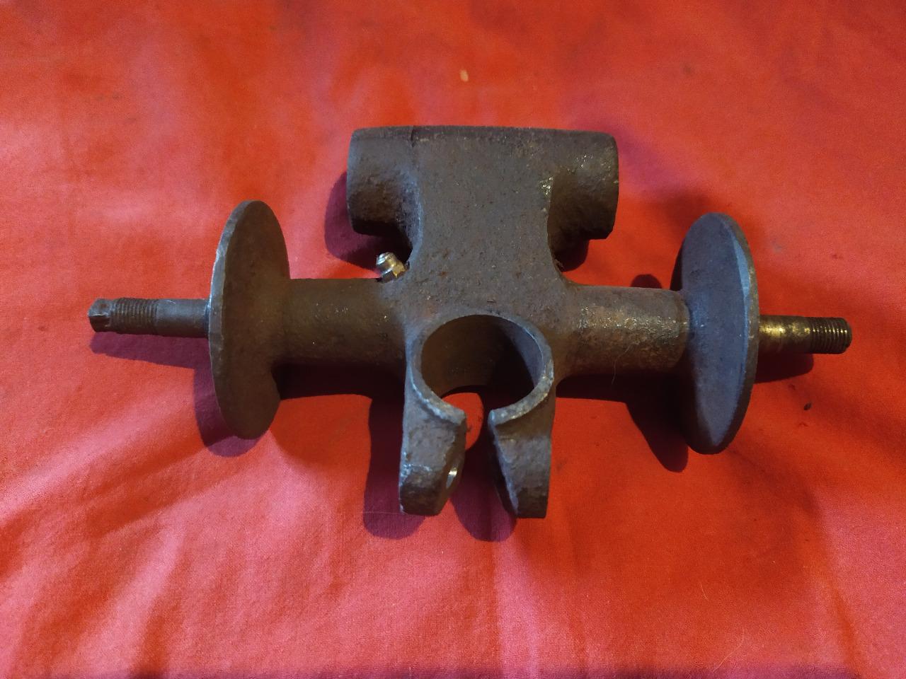 Té de fourche supérieur Terrot Entretube 250 350 5 LesAnciennes.com