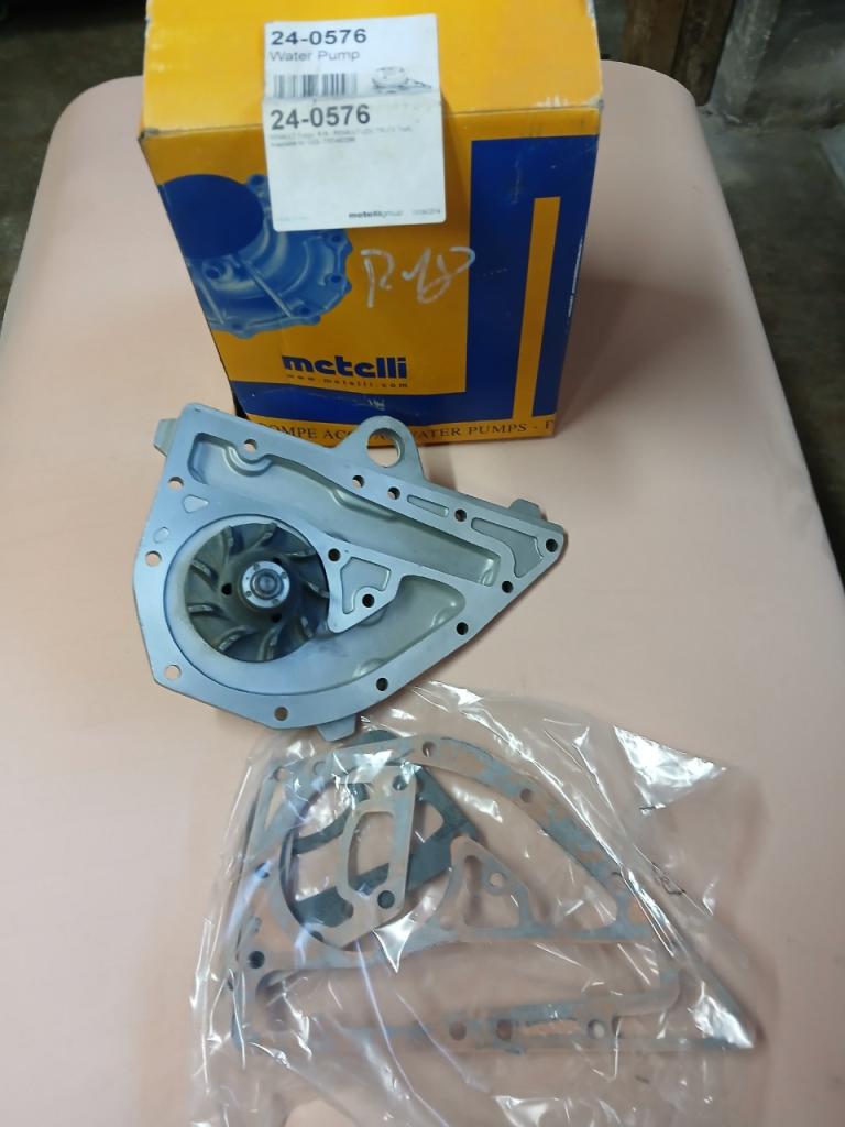 Pompe à eau RENAULT 21 (R21) LesAnciennes.com