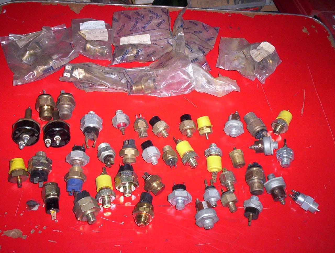 Lot 50 manocontact neuf stock époque LesAnciennes.com