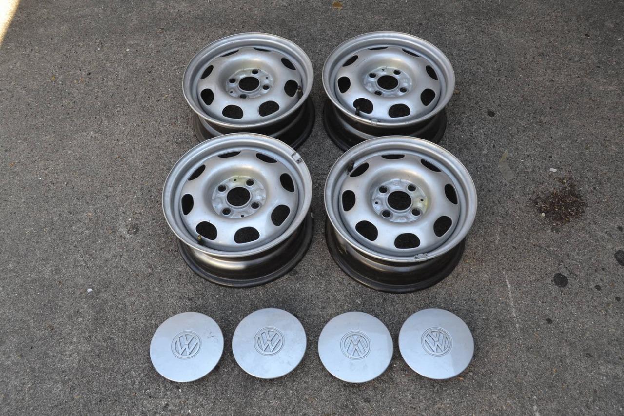 Kit 4 jantes + caches VOLKSWAGEN Golf, 5-1/2x13" LesAnciennes.com