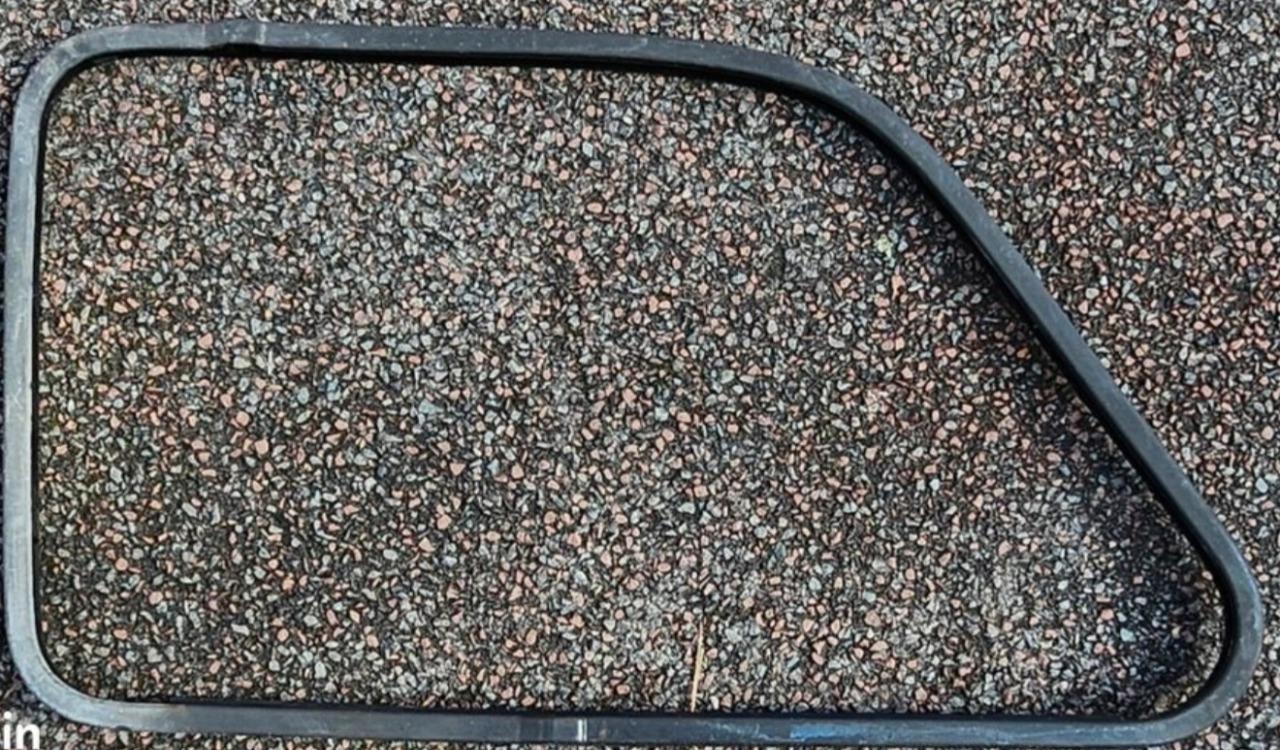 Encadrement RENAULT 4 (R4) Berline et camionnet LesAnciennes.com