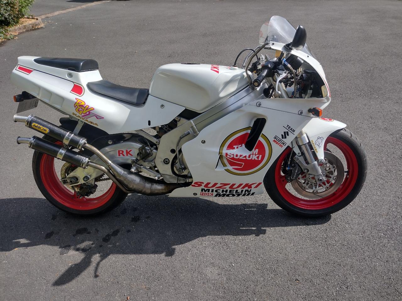 SUZUKI RGV 250 VJ21 - 1991 LesAnciennes.com
