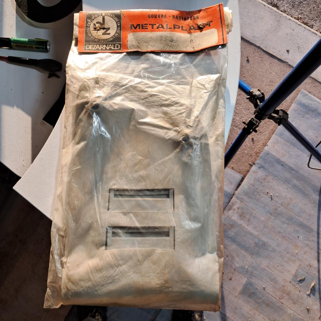 Couvre calandre hiver RENAULT 4L (R4L) avant 68, LesAnciennes.com