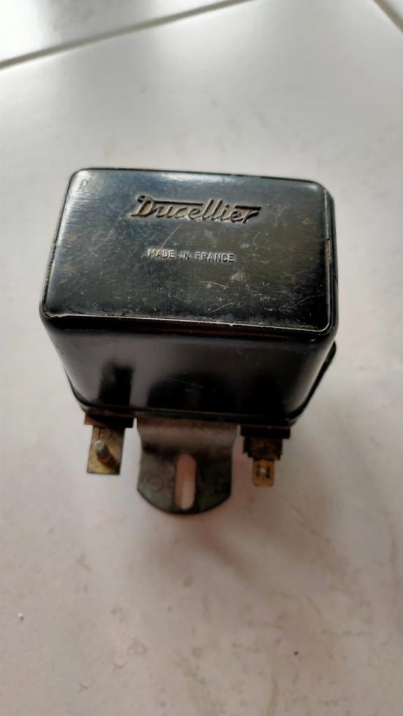 Régulateur Ducellier 12 Volts D5A 8371 LesAnciennes.com